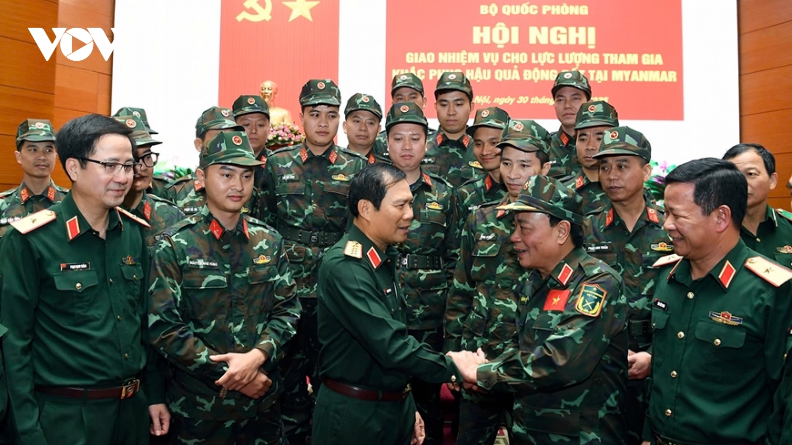 Lãnh đạo Bộ Quốc phòng giao nhiệm vụ cho cán bộ, chiến sỹ đi cứu hộ tại Myanmar